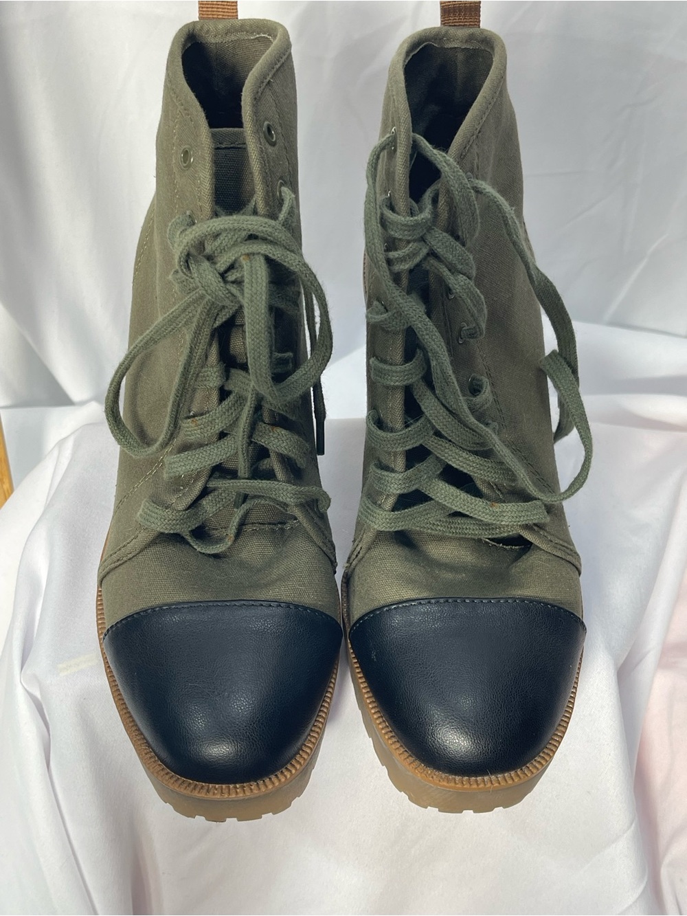 Chinese Laundry Olive Lace-Up Block Heel Boots w/Black Cap. Sz 8 military vibes - Picture 7 of 7